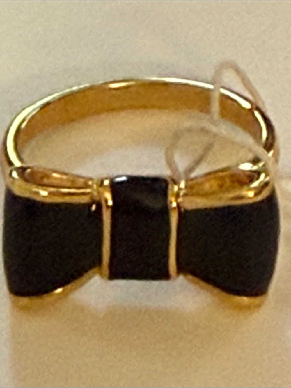 KATE SPADE NWT "Take A Bow" Black Enamel & Gold Tone Ring Size 6